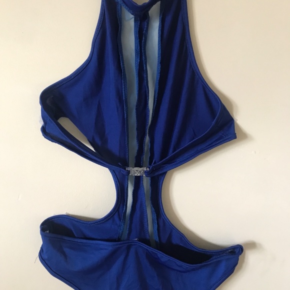 NWOT Blue Cut Out Halter Neckline Swimsuit w/Sheer inserts. Small - Picture 6 of 7